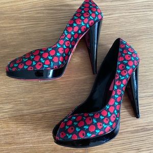 NEW Betsey Johnson Women Black Floral Heels Pumps Shoes Size 6